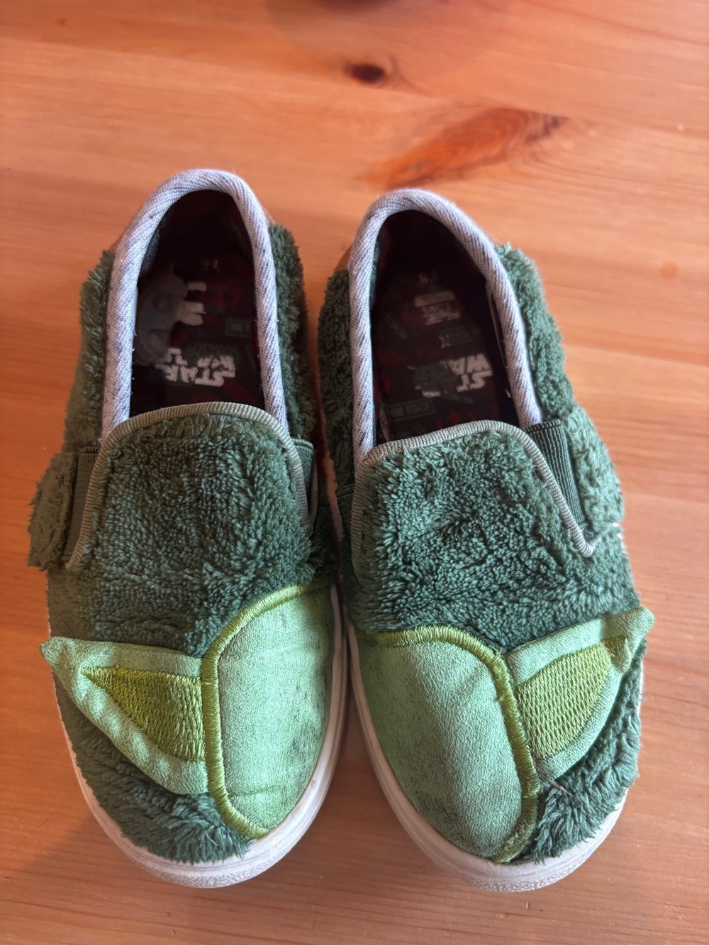 Toms Kids Star Wars Yoda Plush Slip-On Sneakers